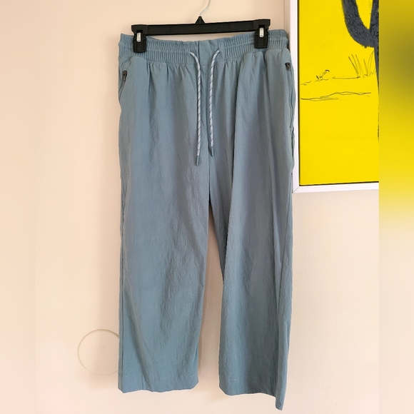 Athleta Trekkie Straight Crop - Picture 4 of 6